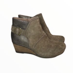 Dansko Women’s Shirley Leather Wedge Ankle Booties Size 39